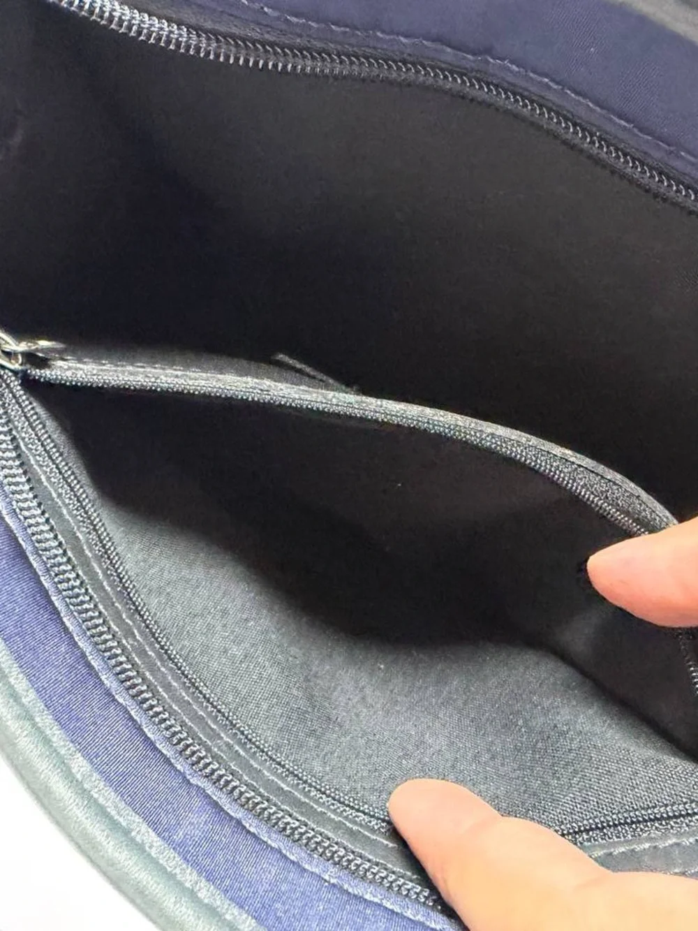 Coach Vintage 1998 Neoprene Swing Zip Shoulder Bag Navy